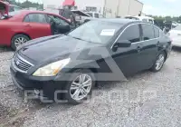 2011 Infinity G25 photo