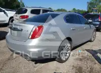 2011 Lincoln MKS photo