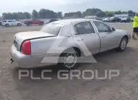 2011 Lincoln Town фото