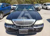 2011 Lincoln Town photo