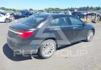 2011 Chrysler 200 photo
