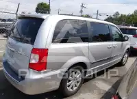 2011 Chrysler TOWN & COUNTRY photo