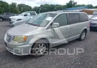 2011 Chrysler TOWN & COUNTRY фото