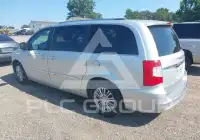 2011 Chrysler TOWN & COUNTRY фото