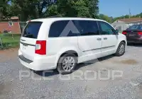 2011 Chrysler TOWN & COUNTRY фото