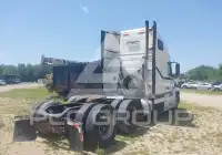 2011 Volvo VNL photo