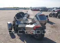 2011 Can-AM SPYDER фото