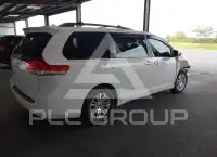 2011 Toyota SIENNA photo