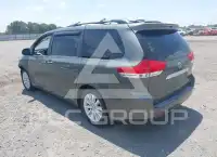 2011 Toyota SIENNA фото