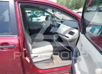 2011 Toyota SIENNA фото