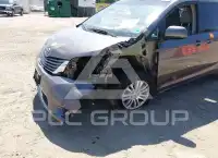2011 Toyota SIENNA фото