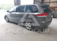 2011 Toyota SIENNA фото