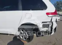 2011 Toyota SIENNA фото