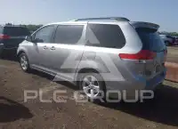 2011 Toyota SIENNA фото