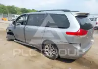 2011 Toyota SIENNA фото