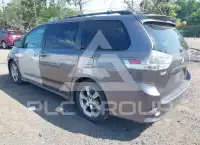 2011 Toyota SIENNA фото