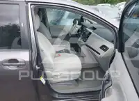 2011 Toyota SIENNA photo