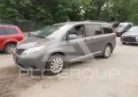 2011 Toyota SIENNA фото