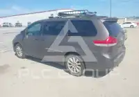 2011 Toyota SIENNA photo