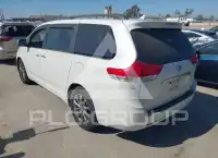 2011 Toyota SIENNA photo