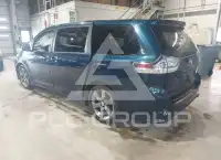 2011 Toyota SIENNA photo