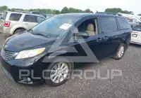 2011 Toyota SIENNA photo