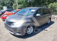 2011 Toyota SIENNA фото