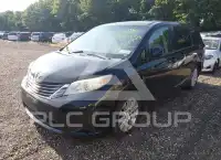 2011 Toyota SIENNA photo