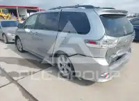 2011 Toyota SIENNA photo