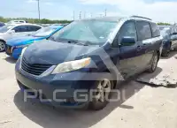 2011 Toyota SIENNA photo