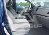 2011 Toyota SIENNA фото