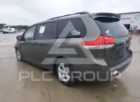 2011 Toyota SIENNA фото