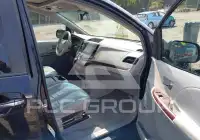 2011 Toyota SIENNA photo