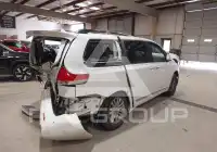 2011 Toyota SIENNA фото