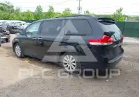 2011 Toyota SIENNA photo