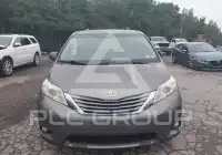 2011 Toyota SIENNA фото