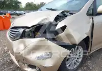 2011 Toyota SIENNA фото
