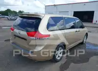 2011 Toyota SIENNA photo