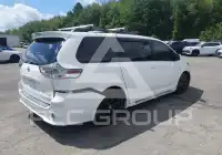 2011 Toyota SIENNA photo