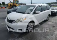 2011 Toyota SIENNA фото