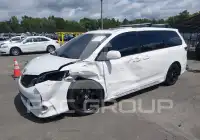 2011 Toyota SIENNA photo