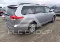 2011 Toyota SIENNA фото