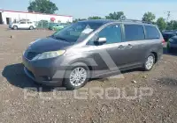 2011 Toyota SIENNA photo