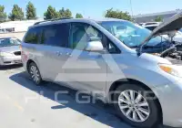 2011 Toyota SIENNA фото