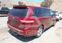 2011 Toyota SIENNA photo