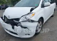 2011 Toyota SIENNA фото