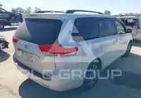2011 Toyota SIENNA photo
