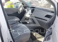 2011 Toyota SIENNA фото