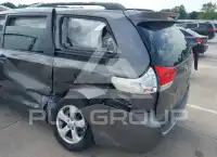 2011 Toyota SIENNA фото