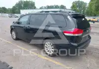 2011 Toyota SIENNA фото